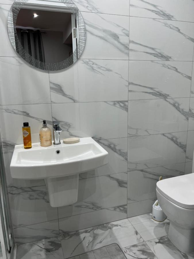 La Vie - Entire Apartment - Next To Central District Elizabeth Line Tube Station - Near Central London & Wembley Ealing Esterno foto