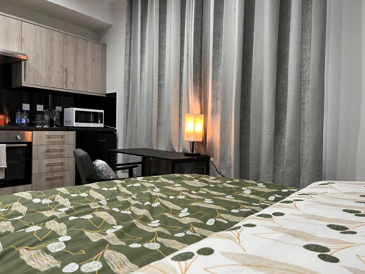 La Vie - Entire Apartment - Next To Central District Elizabeth Line Tube Station - Near Central London & Wembley Ealing Esterno foto