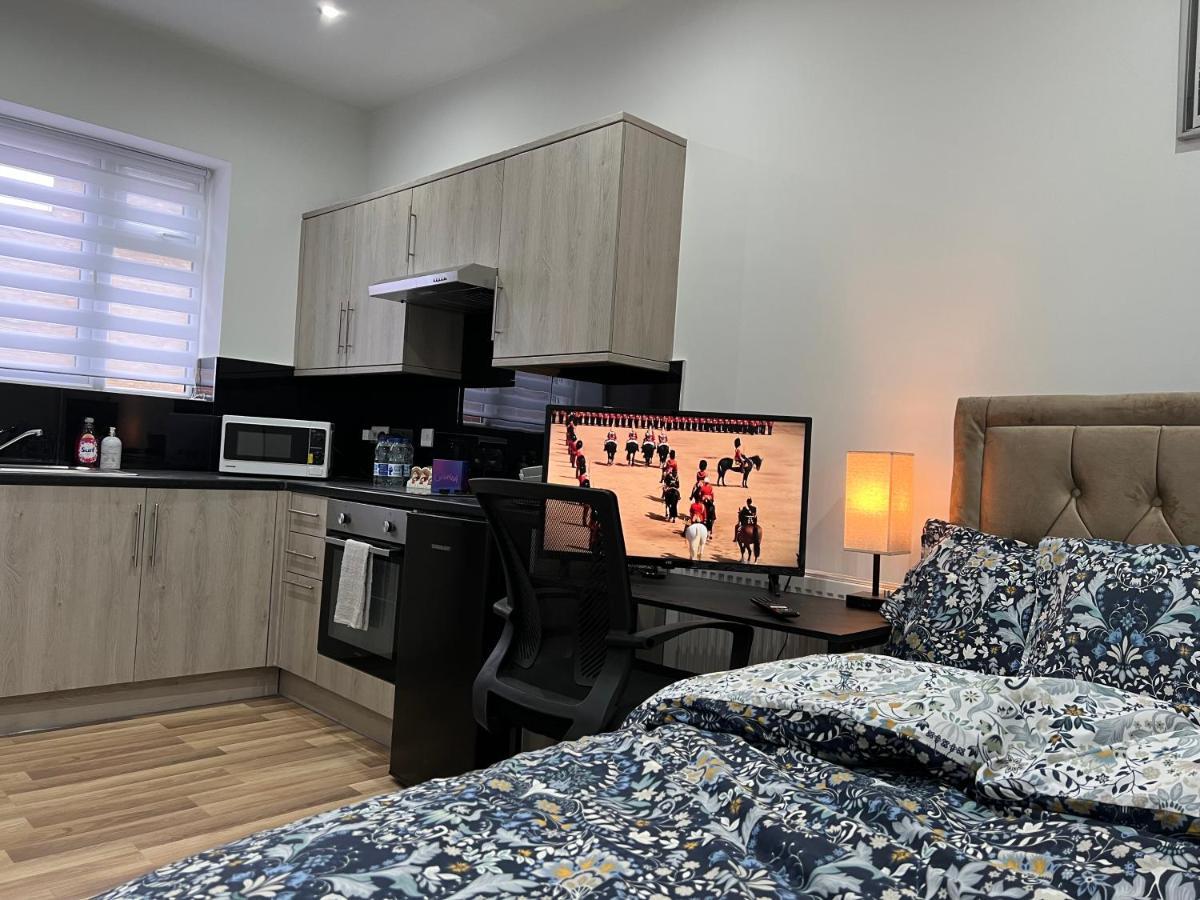 La Vie - Entire Apartment - Next To Central District Elizabeth Line Tube Station - Near Central London & Wembley Ealing Esterno foto