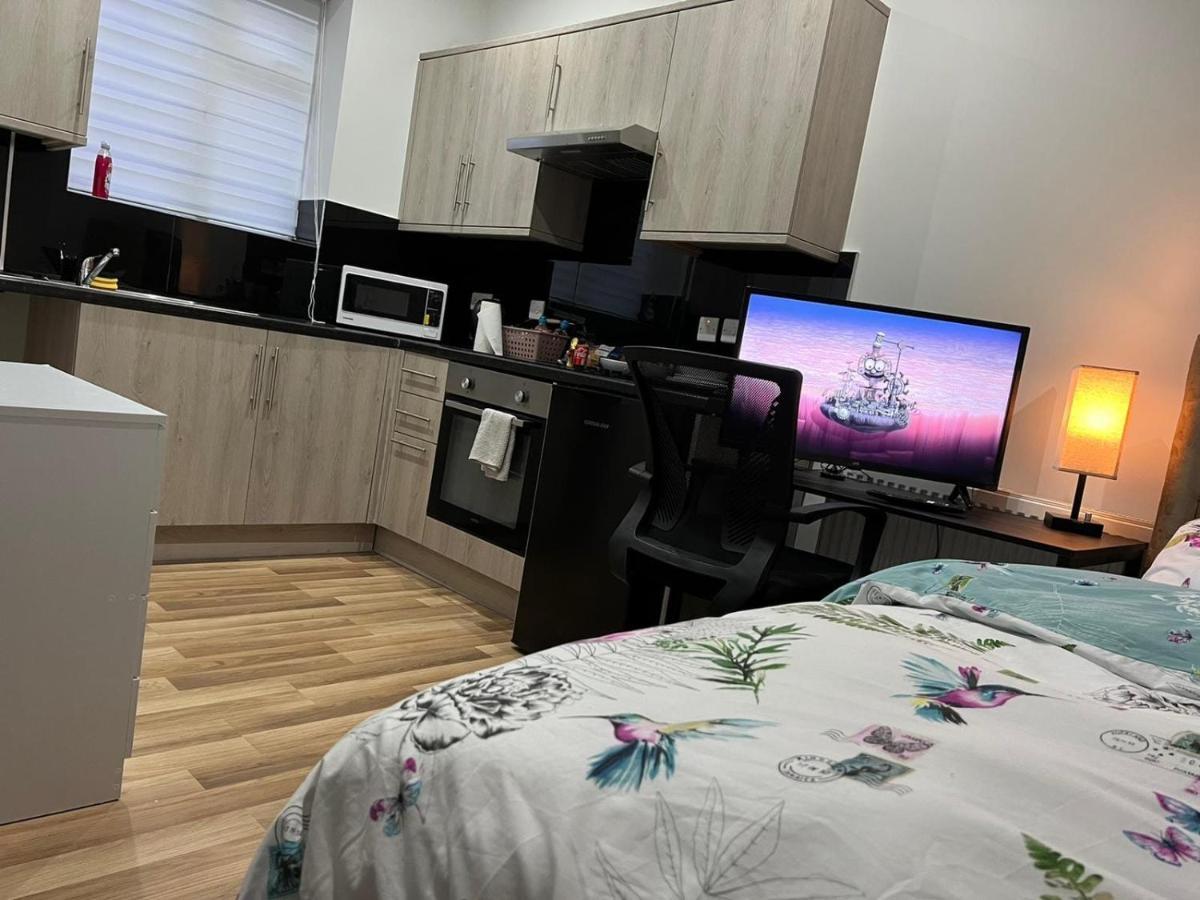 La Vie - Entire Apartment - Next To Central District Elizabeth Line Tube Station - Near Central London & Wembley Ealing Esterno foto